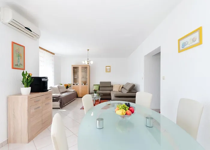 Apartament Maravera *