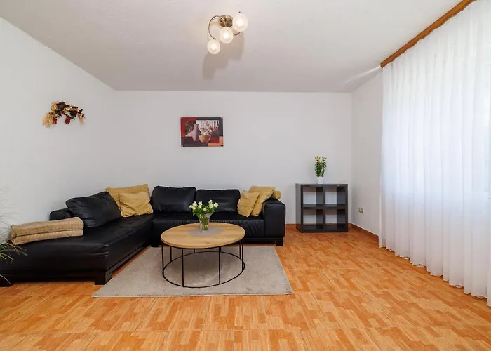 Apartament Maravera *