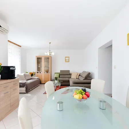 Apartment Maravera *