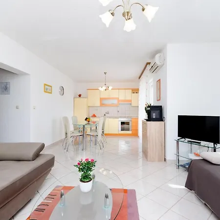 Apartment Maravera Povile