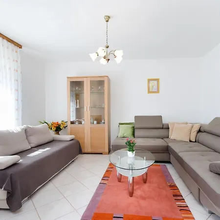 Apartment Maravera *