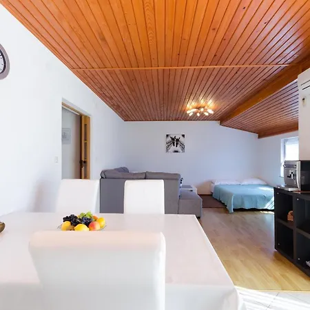 Maravera Apartment