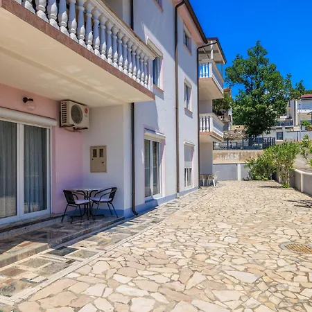 Maravera Apartman Povile