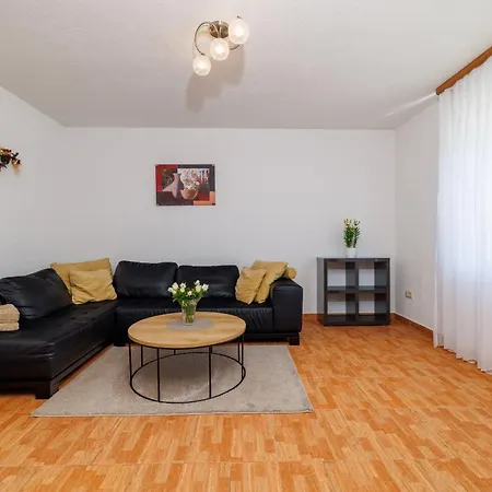 Apartment Maravera *